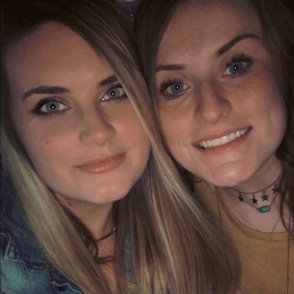 Meet your Posher, Danielle